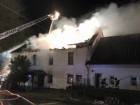 Brand auf der Rathausstraße in Rosbach – verletzter Feuerwehrmann