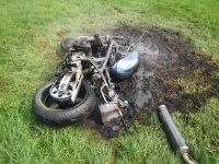 Motorrad nach Unfall ausgebrannt – Fahrer schwer verletzt