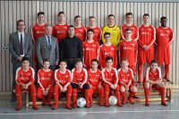 Fußballmannschaften von der Volksbank Hamm/Sieg eG neu eingekleidet
