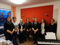 Schenkende und Beschenkte – Adventliches Singen der Joyful Voices aus Rosbach im Bonifatius-Seniorenheim Hurst
