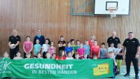 Kinder der Sonnenbergschule trainierten am 30.04.2019 mit Fußballprofis – gesponsert von der AOK