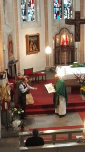 „TSCHÖ!“ – „Adieu!“ -Verabschiedung vom leitenden Pfarrer, Herrn H.-J. Metzmacher in St. Joseph zu Rosbach