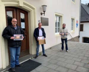 Die Bürgerinitiative “Rettet unsere Dichterwiesen in Obernau“ übergibt mehr als 1.200 Unterschriften an die Bürgermeisterin der Gemeinde Windeck