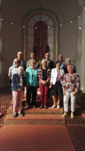 Klassentreffen der katholischen Volksschule in Leuscheid mit Besuch der Pfarrkirche St. Mariä Heimsuchung und der alten Kirche
