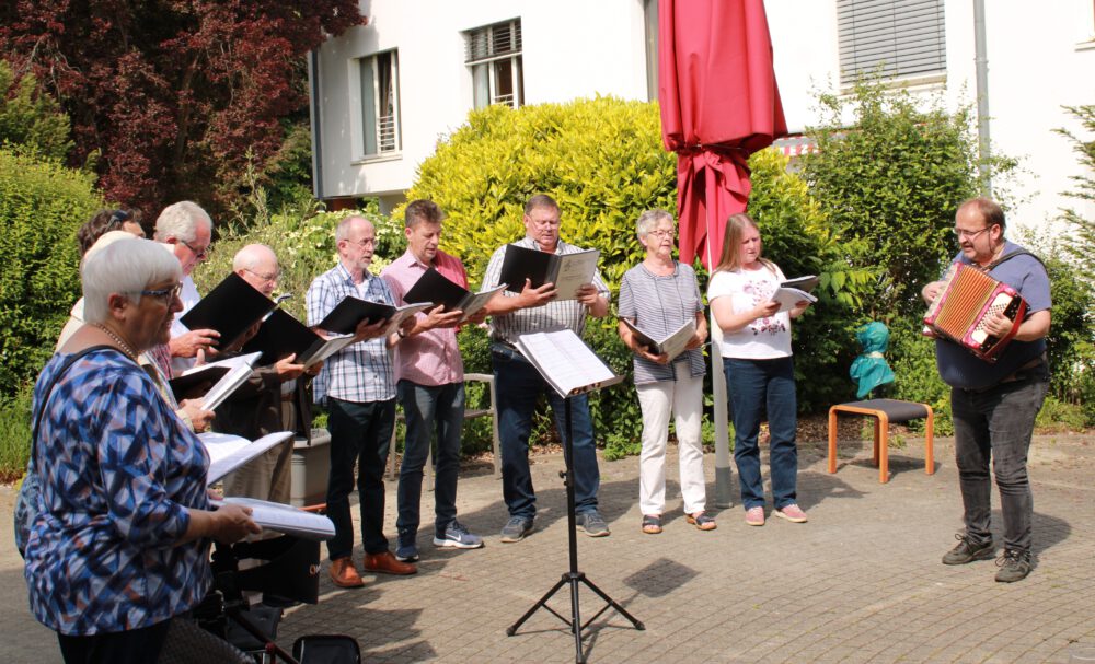 Singgemeinschaft Sängerkreis MGV Hoppengarten und Windecker-Musik-Vereinigung gemeinsam on Tour