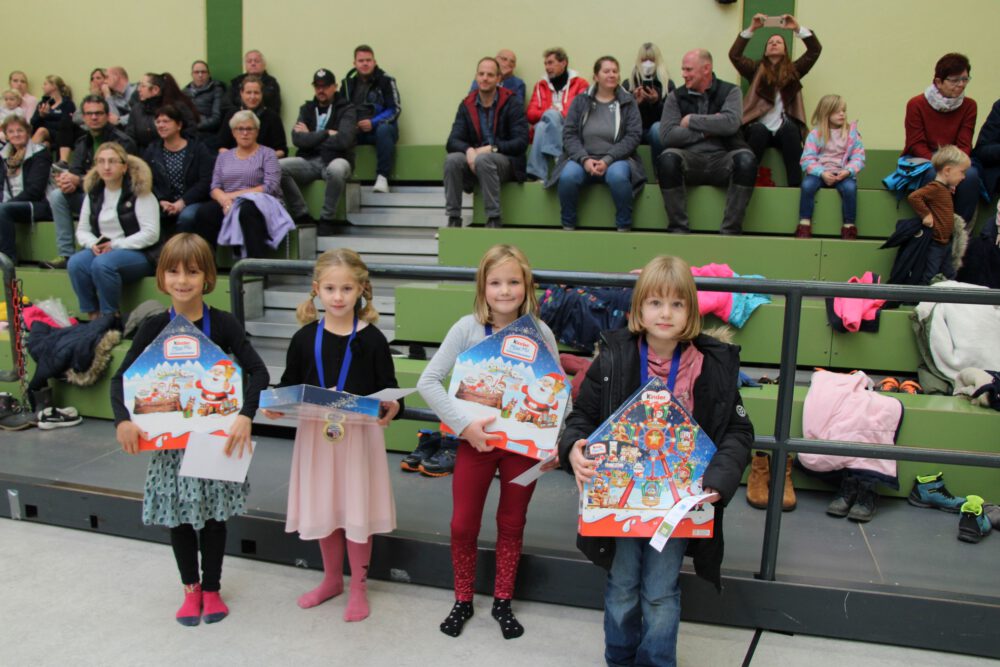 Kinder der Grundschule Hamm (Sieg) erlaufen sich 24.200 Euro für Zirkusprojekt und Weihnachtsmarkt