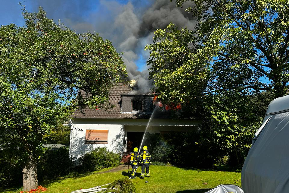 Gebäudebrand in Geilhausen – Eine Person verletzt