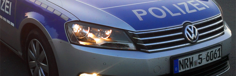 Flucht nach Überholunfall: Autofahrerin gesteht auf Polizeiwache und verliert Führerschein