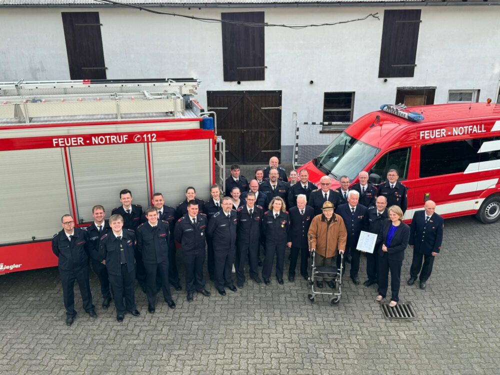 80 Jahre Feuerwehr! – Feuerwehr Windeck ehrt Alfred Land