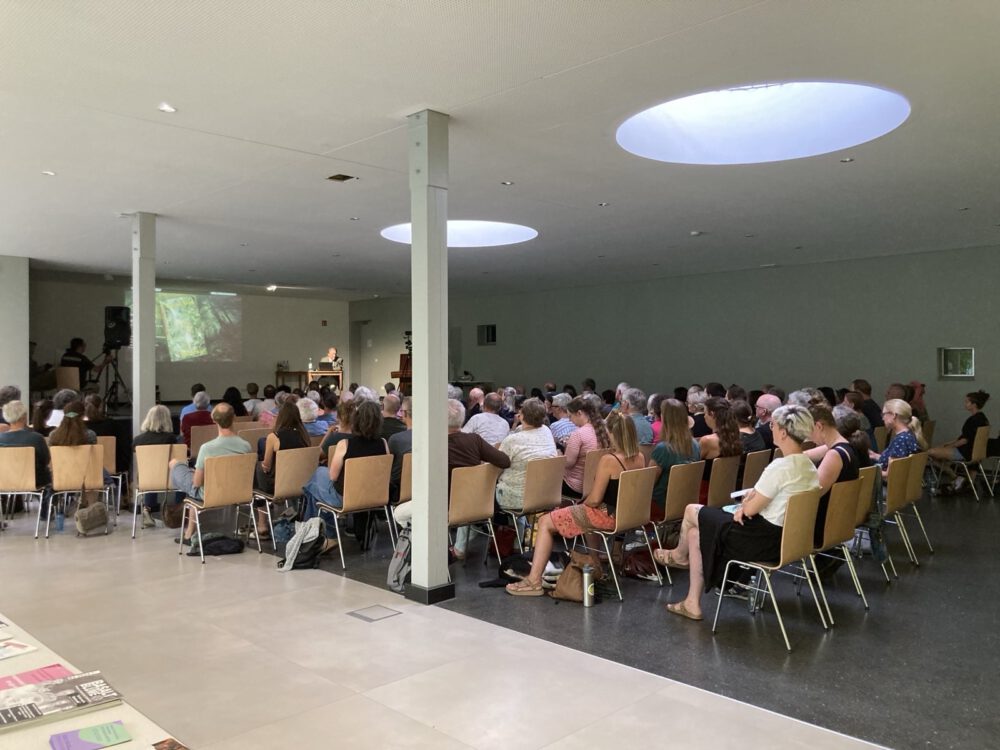 AWO Windeck: Spannender Vortrag lockte 120 Zuhörer