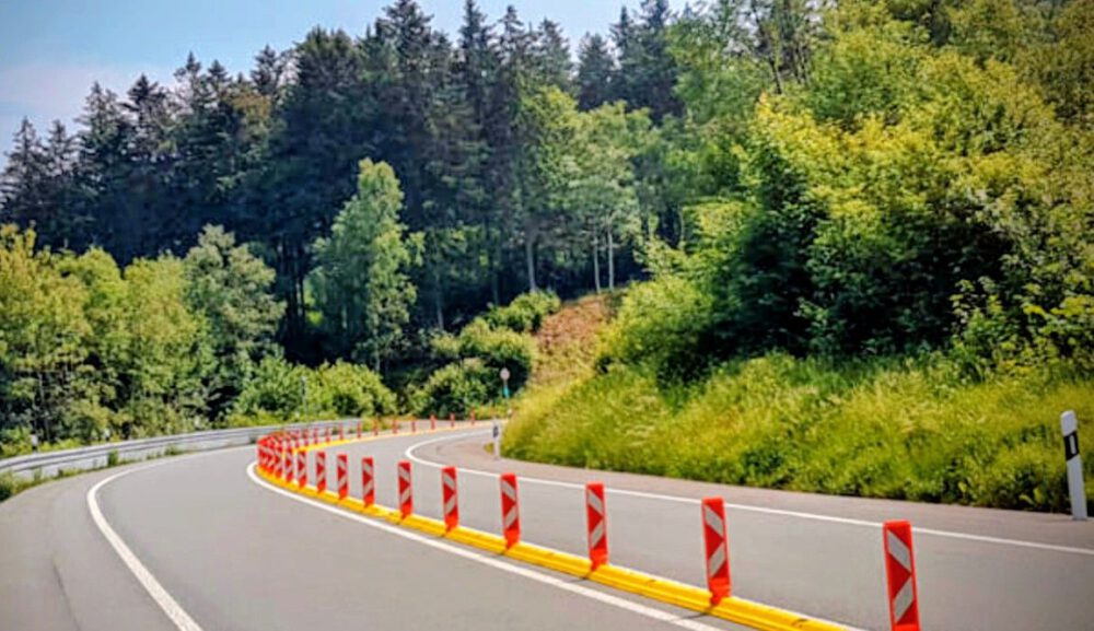 „Schladernring“: Flexible Fahrbahnteiler sollen Sicherheit erhöhen