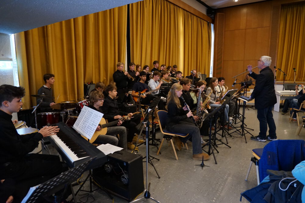 Jugendliche spielten, sangen und tanzten mitreißendes Jazz-Konzert